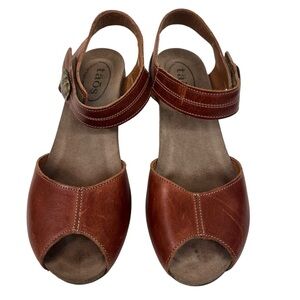 Taos Penelopeep Womens 38/8-8.5 Brown Gold Leather Hook & Loop Wedge Sandals